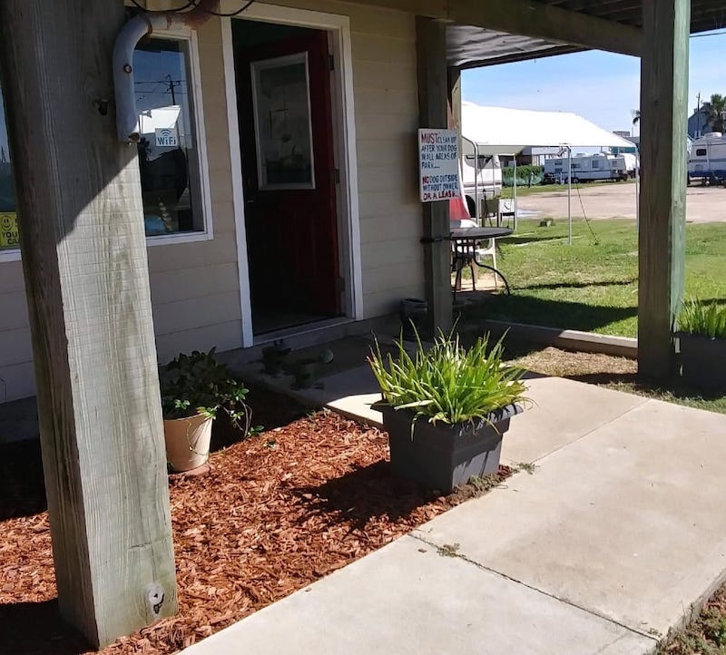 Austin's Landing RV park grounds overview
